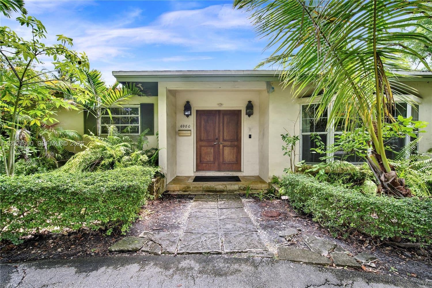 6980 SW 104th St, Pinecrest